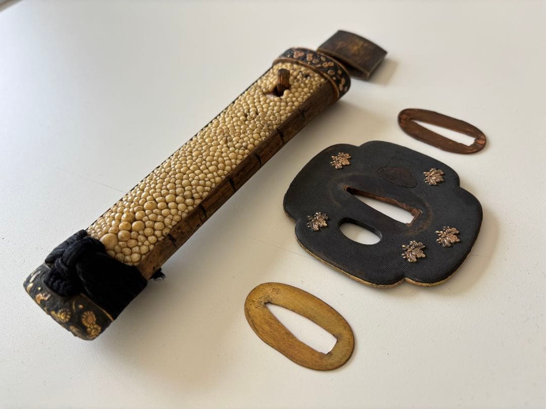 【泉】脇差用　刀装具(柄、鍔、切羽、巾木)