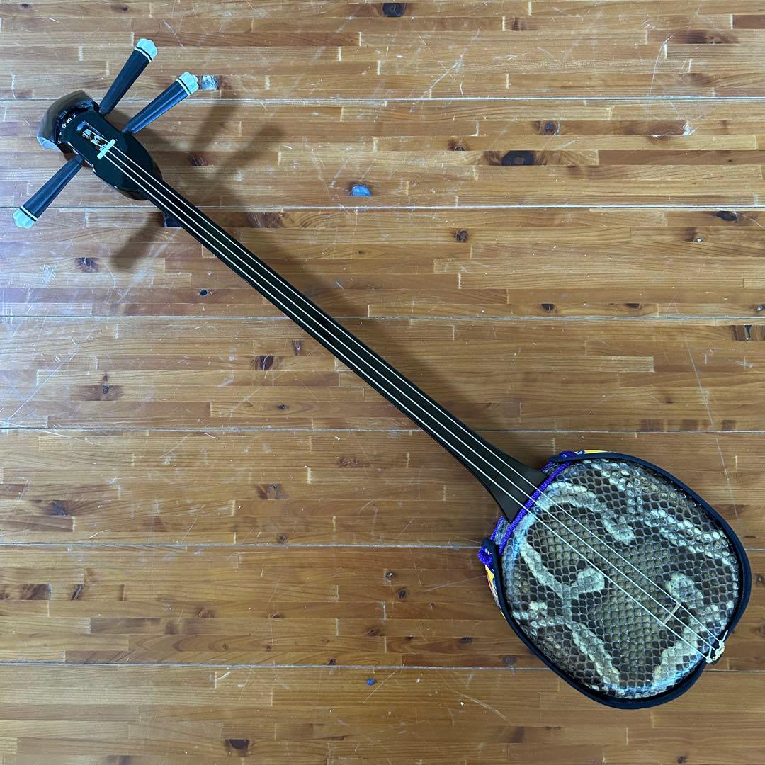 ◼️宮古島から②◼️本皮一枚張り三線◼️初心者の方にも◼️中古高級ハードケース付き◼️沖縄