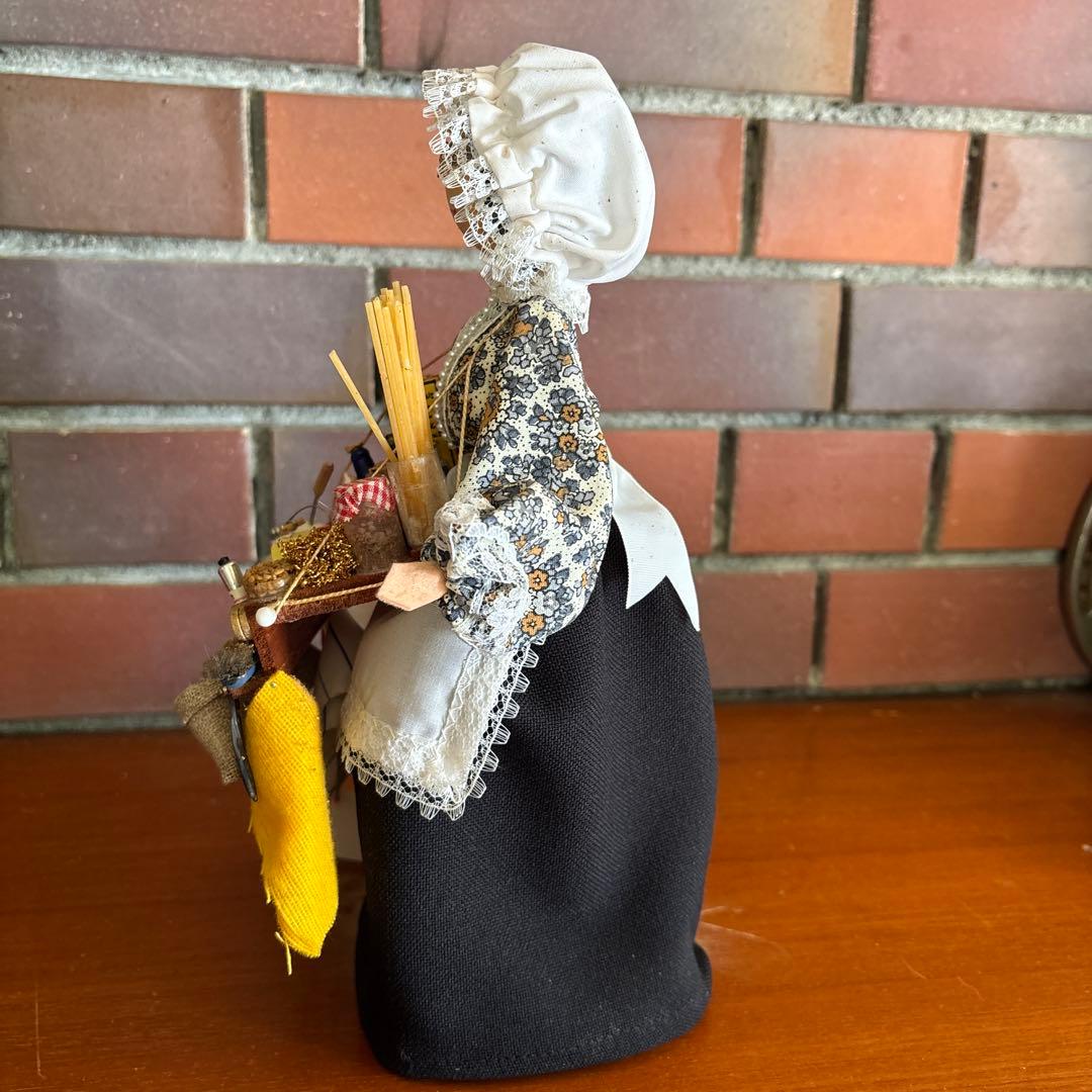 maxico です。Granny Sweet Seller Doll 《G