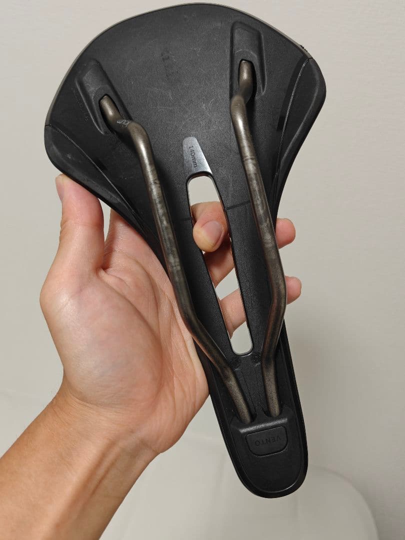 Fizik Vento Antares R3 サドル R3 140mm