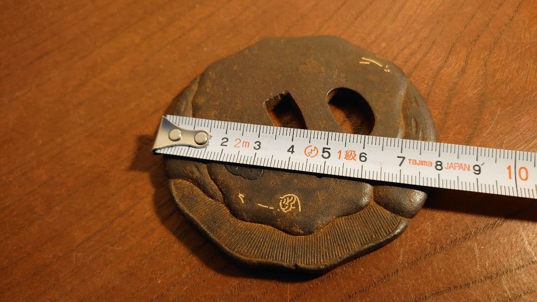 武具 鍔　金象嵌　象嵌　脇差 目貫 丸形 アンティーク刀剣　装具　刀装具　１客