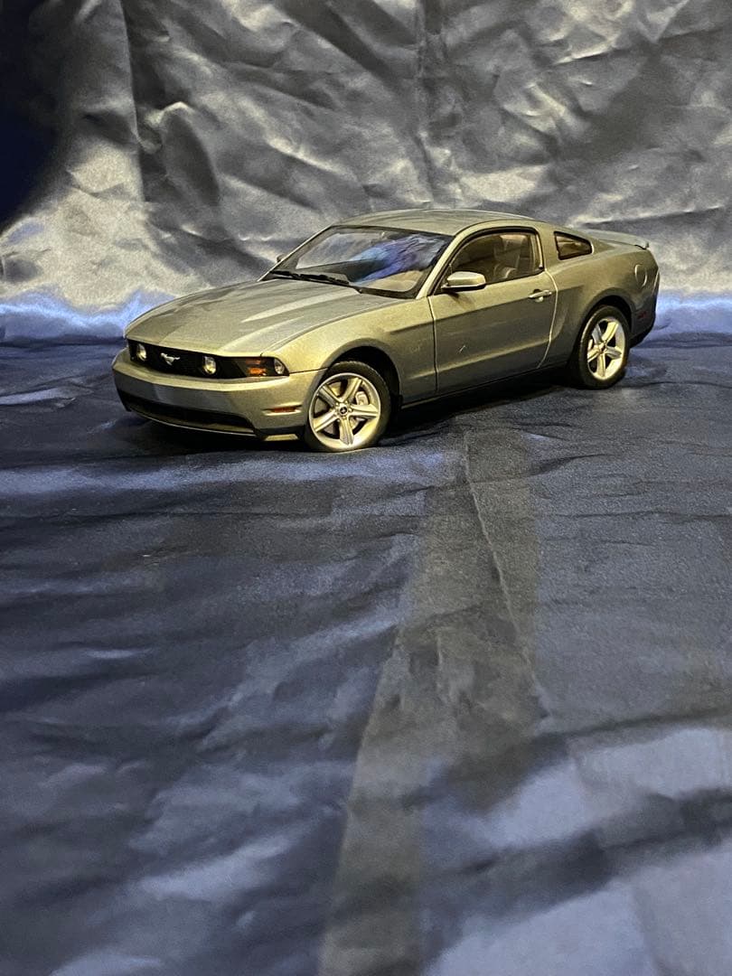オートアート　絶版1/18 マスタングGT 2010 グレーメタリック　箱無し