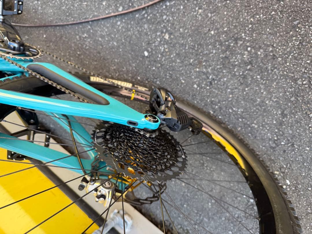 YETI SB6C クリスキング限定ゴールド ほぼ未使用 総額100万超