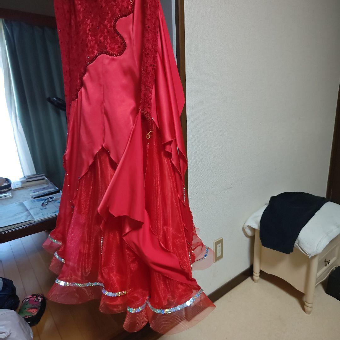 赤い社交ダンスドレス フリル付き