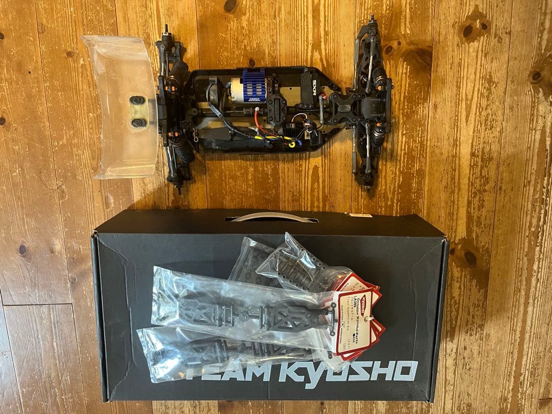 Kyosho Lazer ZX7 1:10 4WD バギー