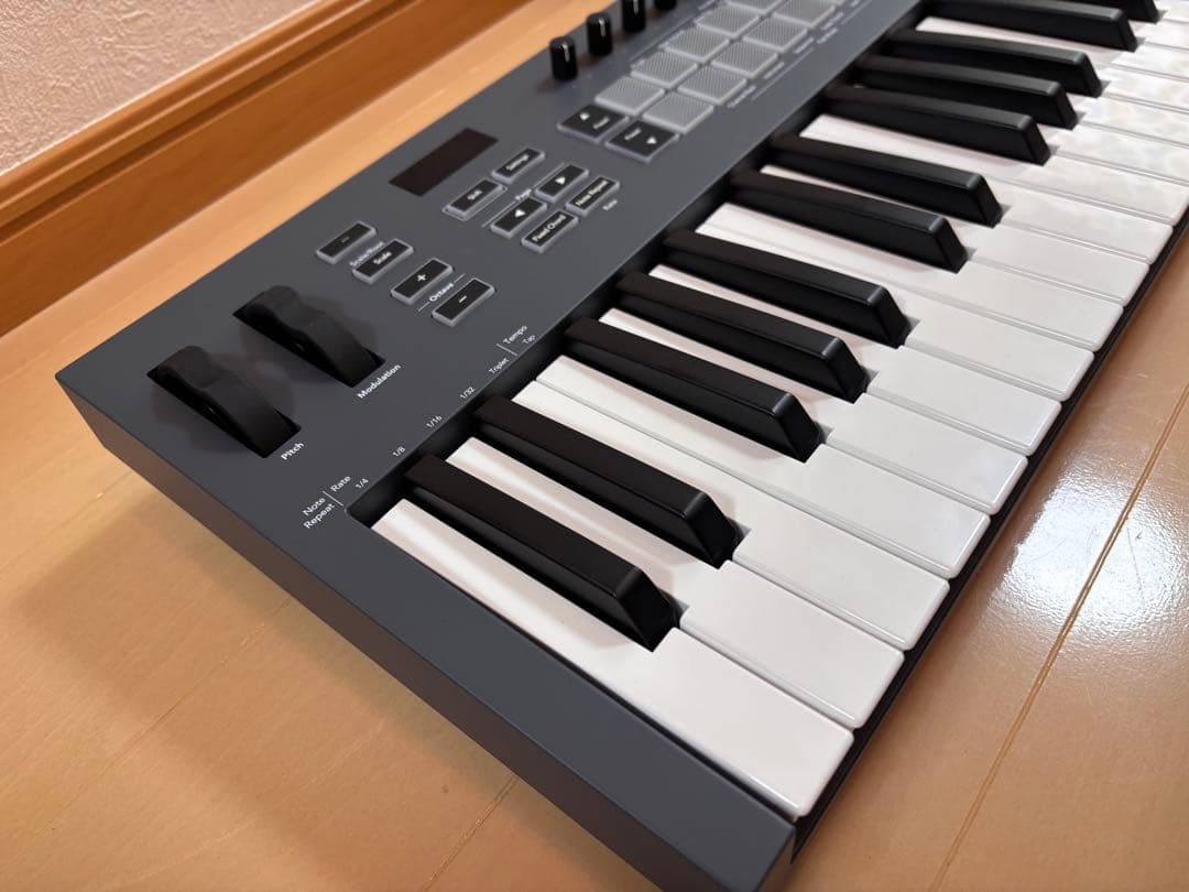 NOVATION FLkey 37 MIDIキーボード