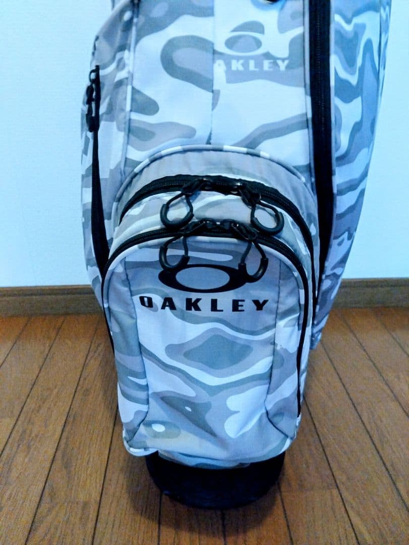 OAKLEY 迷彩キャディバッグ　スタンド式9.5型超軽量【美品】
