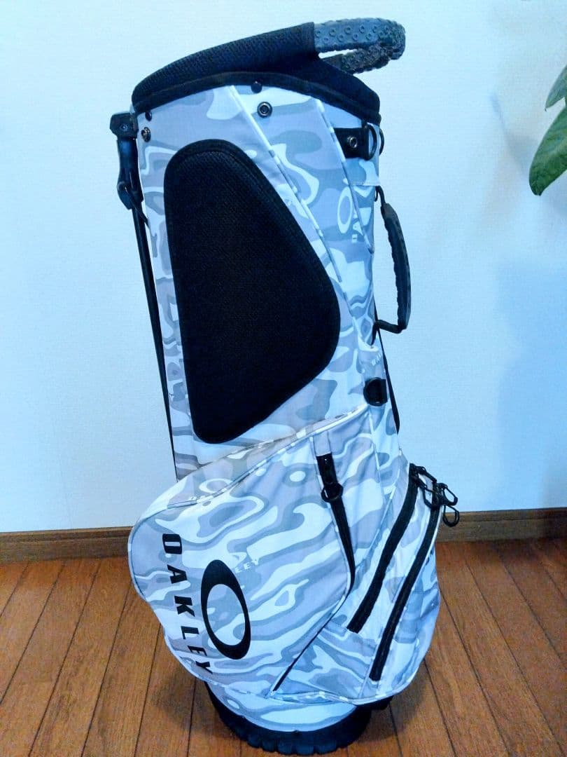 OAKLEY 迷彩キャディバッグ　スタンド式9.5型超軽量【美品】