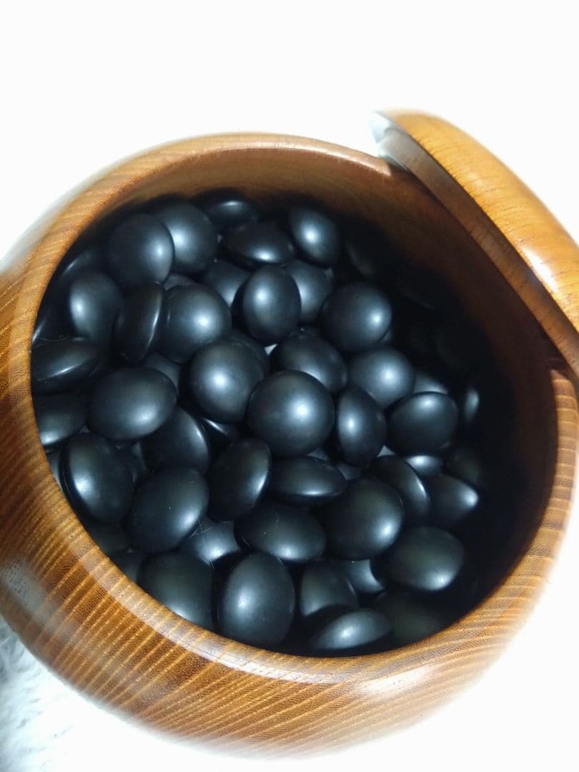 【囲碁】欅碁笥　本蛤碁石、那智黒石　11.4ミリ