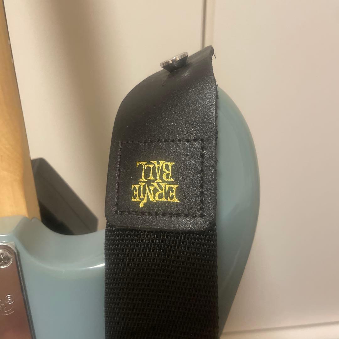 Squier Stratocaster エレキギター限定カラーストラップカポ付き