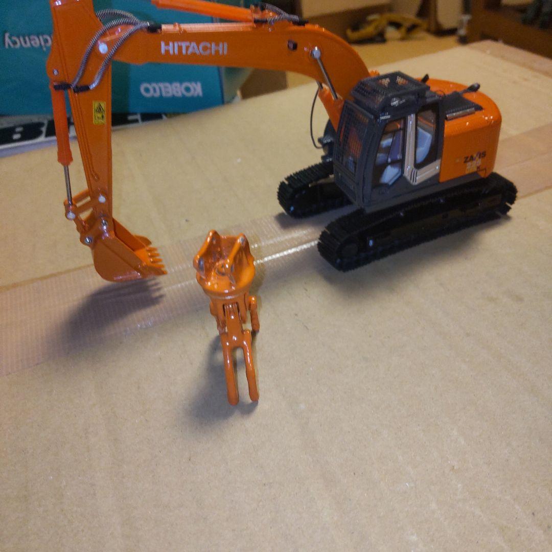 日立建機　ZAXIS 225USRK-3  回転フォークセット　1/50