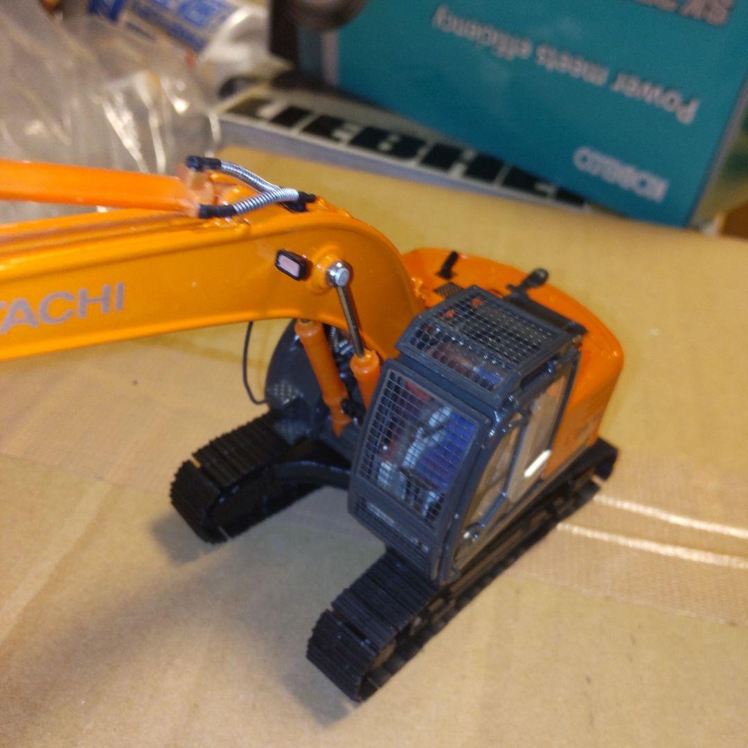 日立建機　ZAXIS 225USRK-3  回転フォークセット　1/50