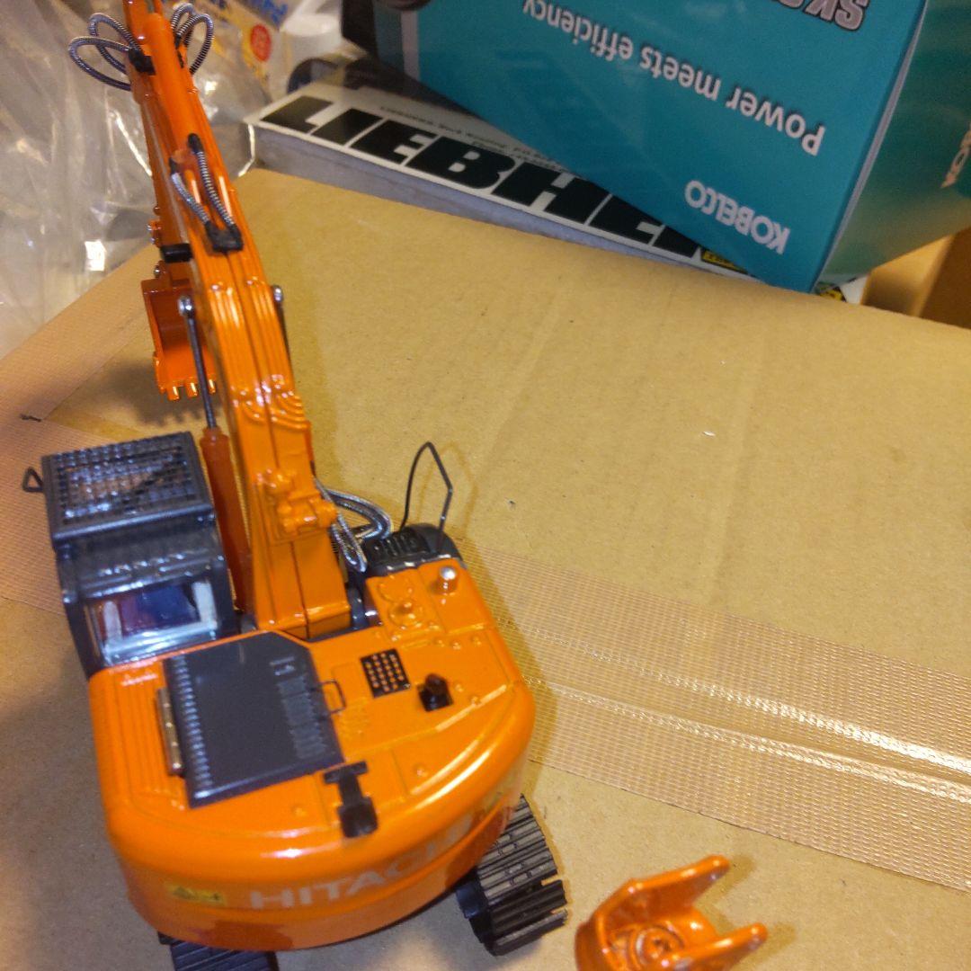 日立建機　ZAXIS 225USRK-3  回転フォークセット　1/50