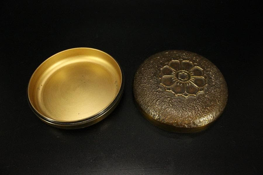 銅製 香合 蓮紋 木箱付(メ1126)