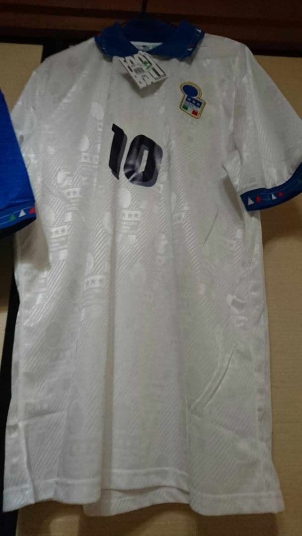 【新品タグ付】バッジオイタリア代表ユニホームホームとアウェイ