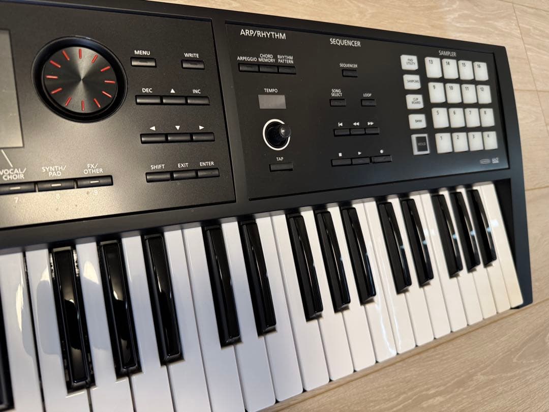Roland FA-06 シンセサイザー