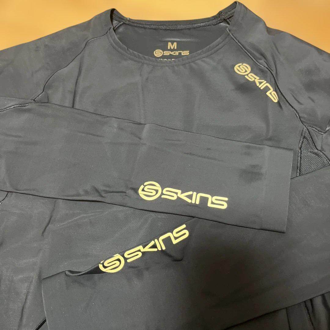 SKINS トレーニングウェア Mサイズ 黒 長袖