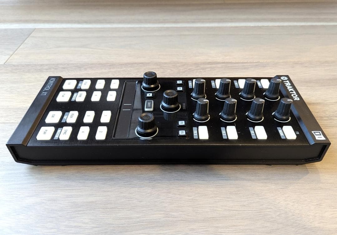 TRAKTOR KONTROL X1 MK2 USB PCDJコントローラー