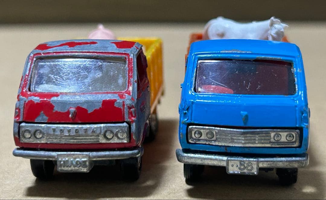 トミカ トヨタ ハイエース 牧場トラック 2台