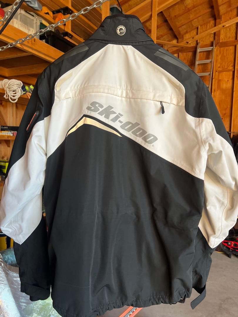 売り切り最終価格 ski-doo スノーモービルウェアセット 黒/白