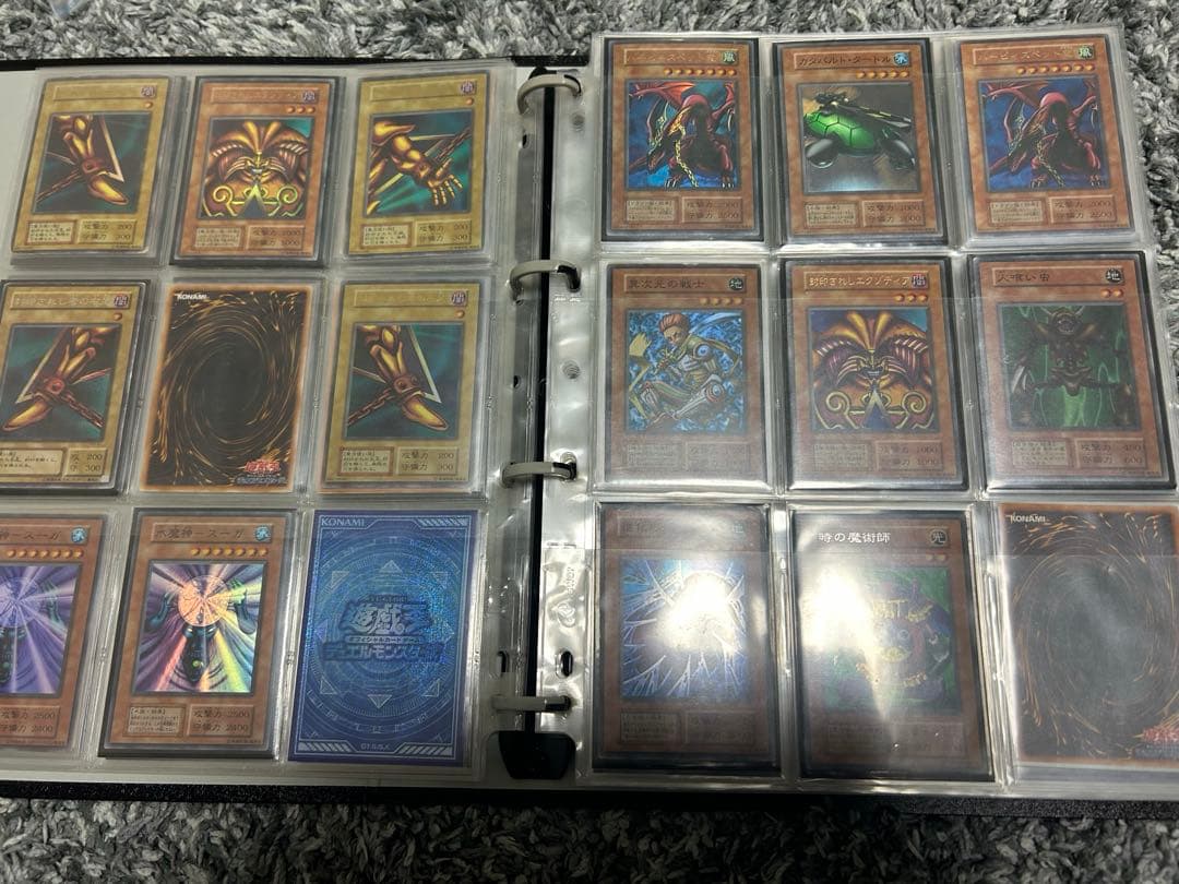 遊戯王　青眼の白龍　ブラックマジシャン　等ファイルセット　完全引退品