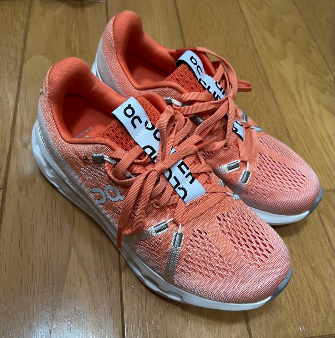 オン ランニングシューズ レディース on クラウドサーファー 23センチ
