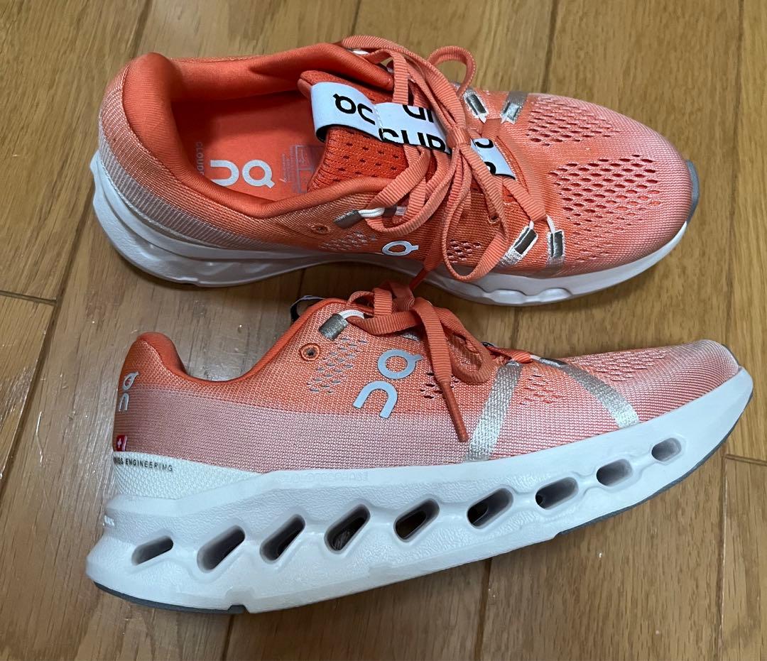 オン ランニングシューズ レディース on クラウドサーファー 23センチ