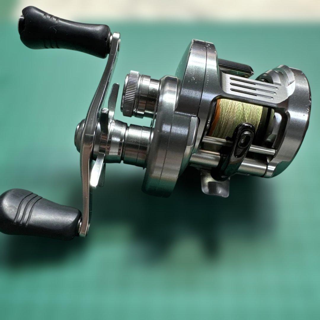 シマノ 20カルカッタコンクエストDC 200HG 右ハンドル