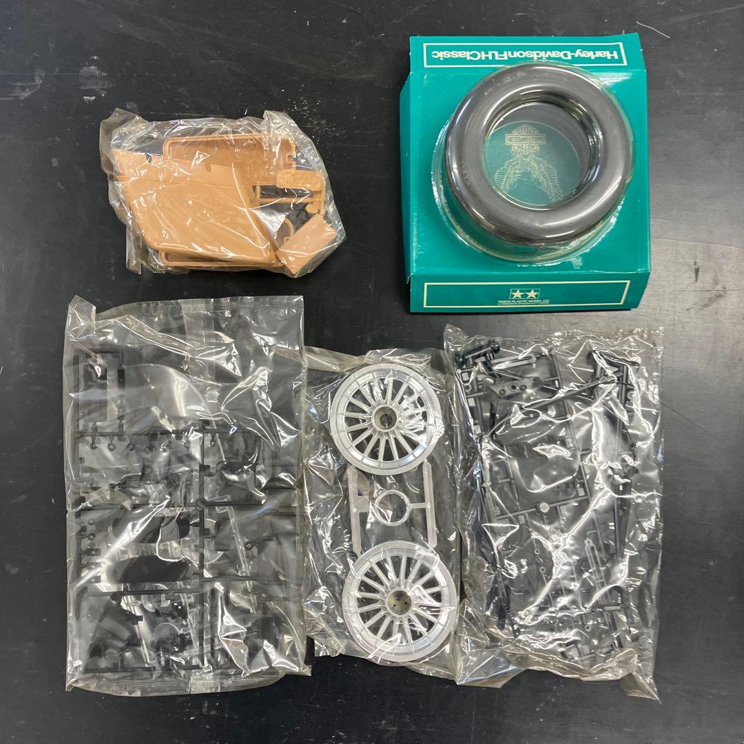 ハーレーダビットソン　FLH Classic 1/6