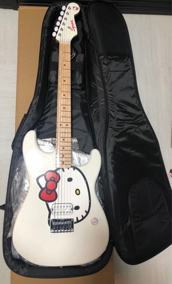 ギター Fender Hello Kitty White Stratocaster