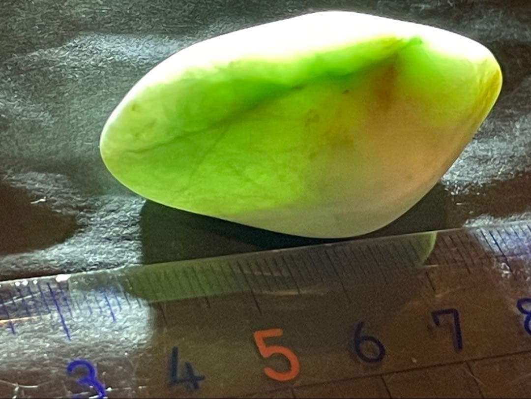 糸魚川産　翡翠原石　天然　鑑賞石　国石 約27g