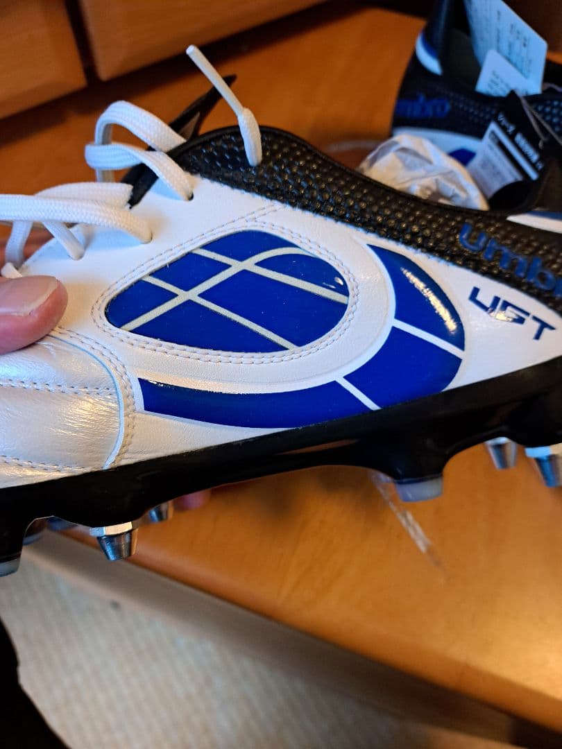 サッカースパイク アンブロ アクセレイタープロ SG