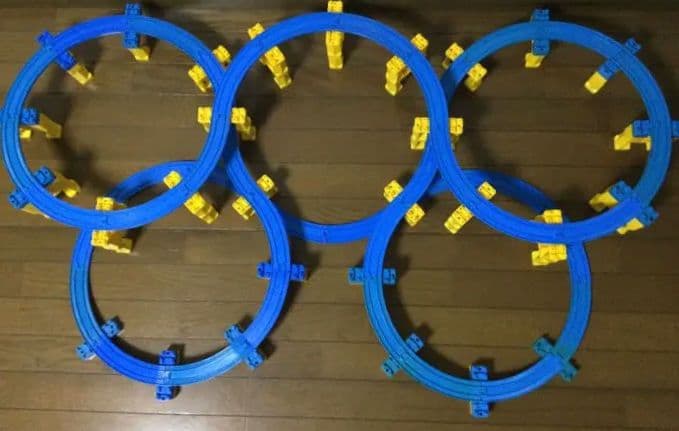 プラレール線路　オリンピックシンボル風　無限ループ　レイアウト