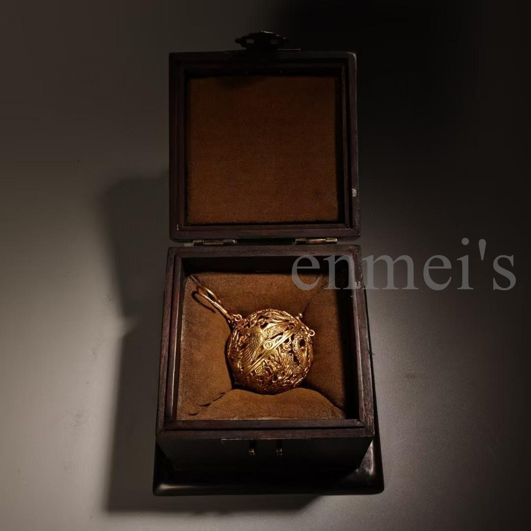 中国古美術品・珍品純銅製・高浮彫鎏金繍球香炉香囊・透彫・熏香炉・檀木箱付・香道具