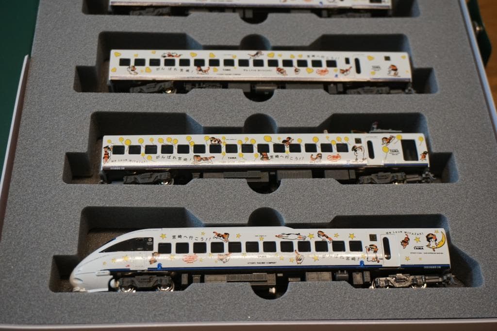 ＫＡＴＯ　885系 「たま（宮崎応援）」ラッピング仕様 ＳＭ-8編成 6両