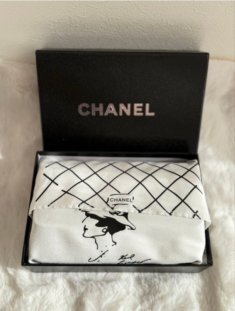 CHANEL チェーン　ショルダーバッグ ブラック　シルバーチェーン