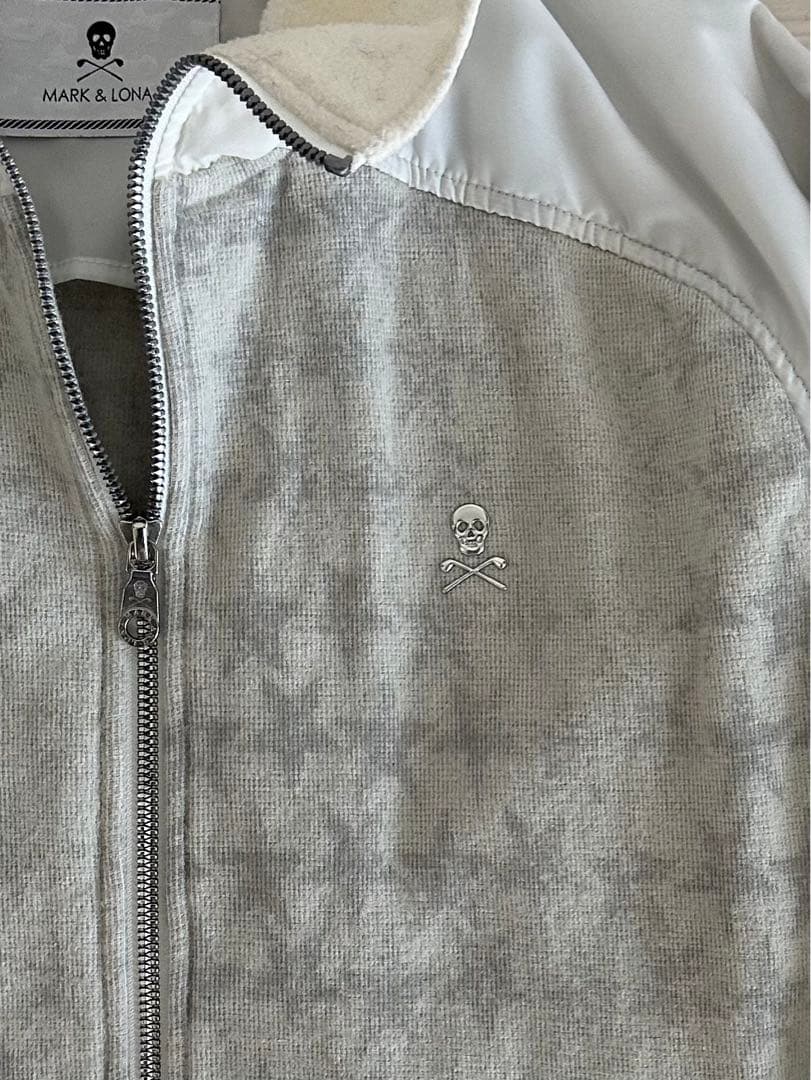 マーク&ロナ 胸スカル/袖MLウォームストレッチジップアウター　オフホワイト