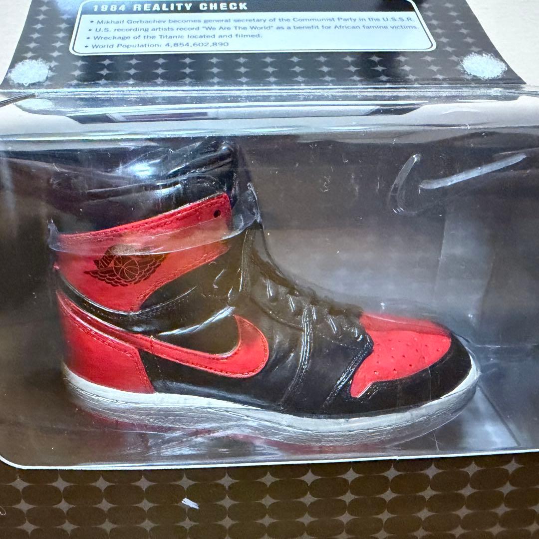 限定3000個　NIKEナイキ　エアジョーダン　陶器　フィギュア 黒赤