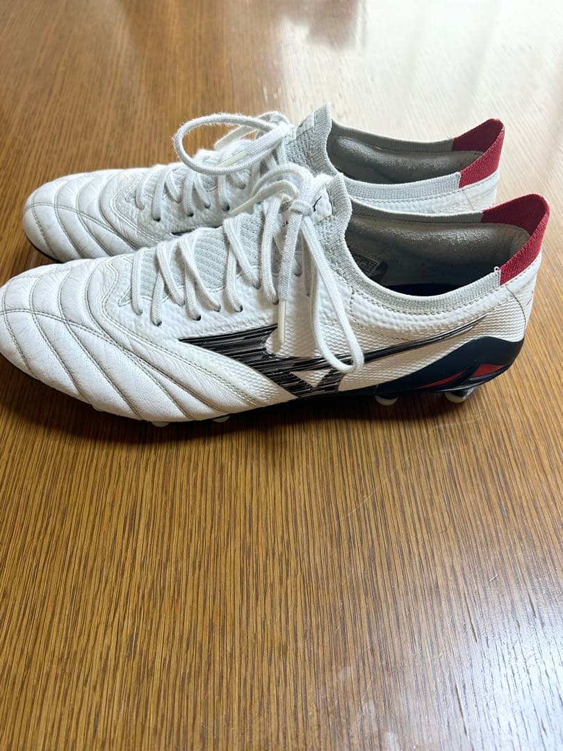 モレリアneo4ベータ　白　26.5センチ美品