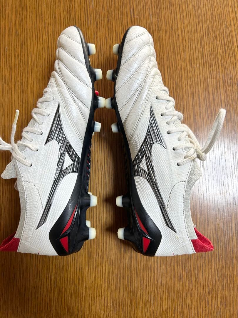 モレリアneo4ベータ　白　26.5センチ美品