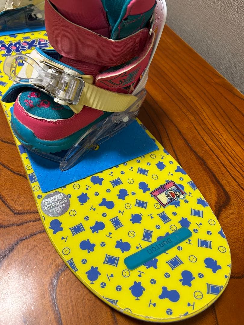 Burtonドラえもん 子ども用スノーボード90cm、ビンディング、ブーツセット