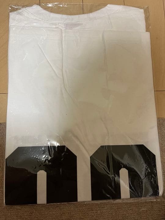 BTS THE RED BULLETツアーTシャツ