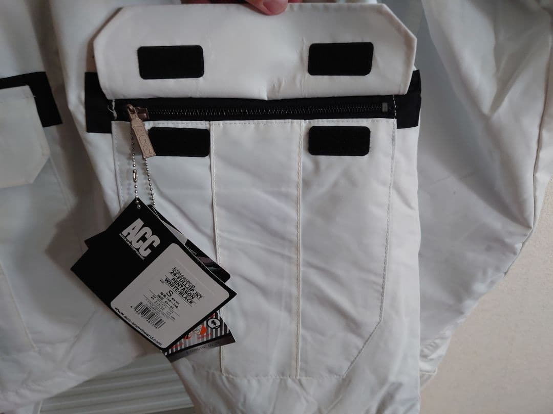 新品未使用 ACC ジャケット Sサイズ ユニセックス スノーボードウェア