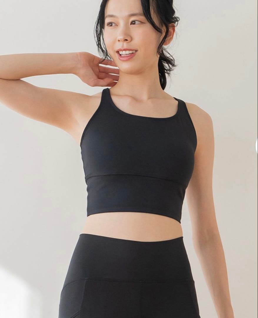 ★新品未使用★【SUKALA】黒 ベーシックロゴブラトップ★M　ヨガ　ピラティス