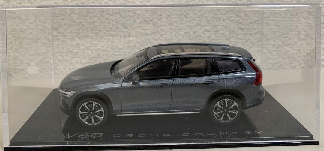 1/43 Volvo / ボルボ V60 Cross Country グレー