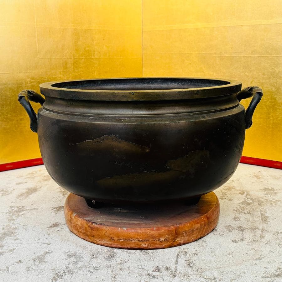 時代 古銅 大火鉢 月に山水 浜松模様 金象嵌 煎茶 瓶掛 木製台座 幅44cm