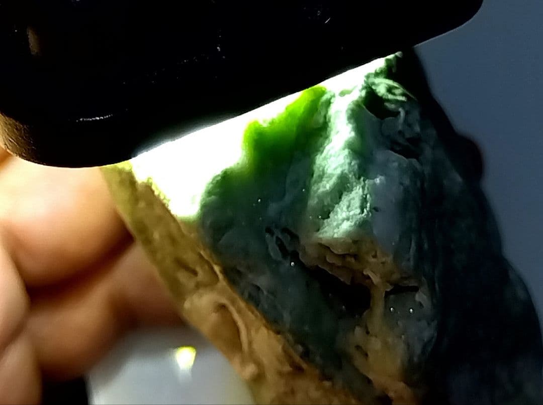 ★翡翠原石★糸魚川硬玉【青海川・転石ウブ・クラスター翡翠299ｇ】