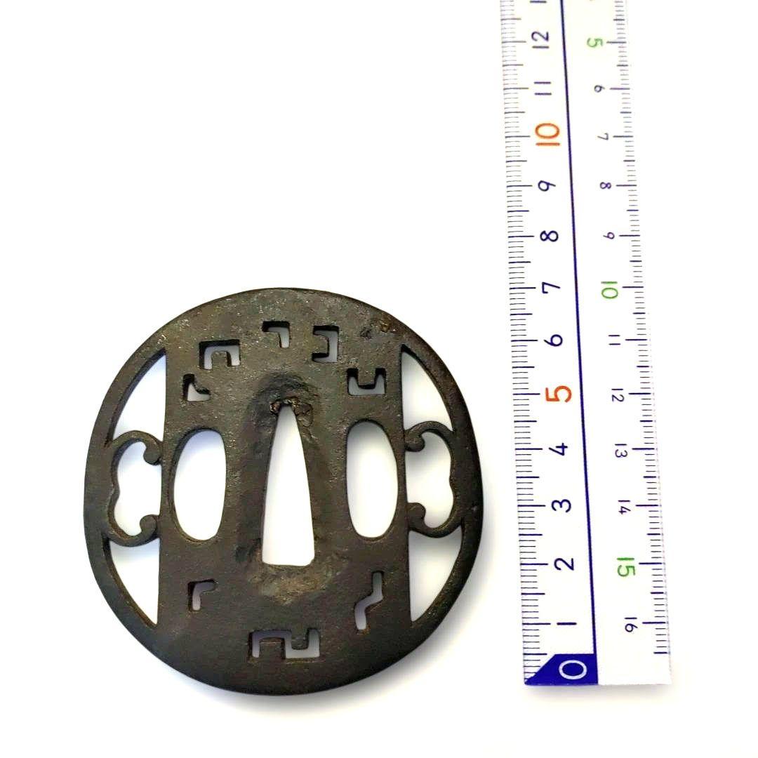 c5 蔵戸透鐔　取手　鍵穴透　鉄地