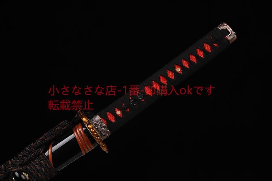 武士の刀を磨く 武具　刀装具　日本刀　模造刀 居合刀