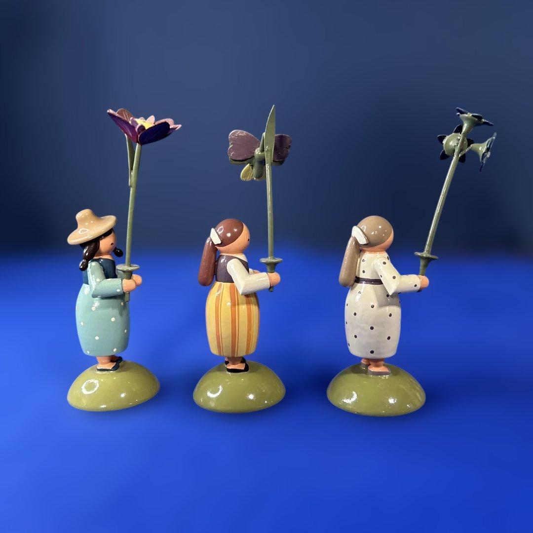 ドイツ製　木製人形　エルツ地方　ザイフェン お花を持つ女の子　KWO工房